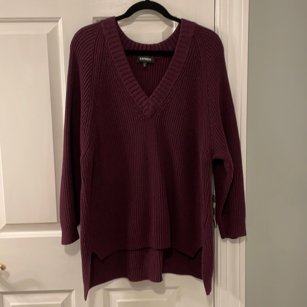 EXPRESS XS V NECK SWEATER IN BURGUNDY